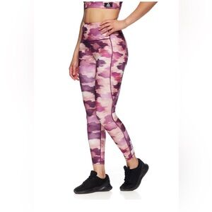 Reebok Women’s Getaway High Rise print 7/8 leggings with pockets.